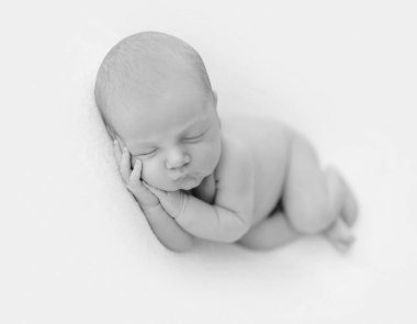 Yeni doğan bebek uyku