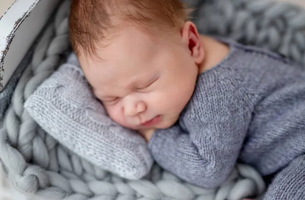 Cute newborn on tiny bed — ストック写真