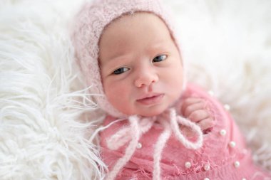 güzel uyuyan Yenidoğan