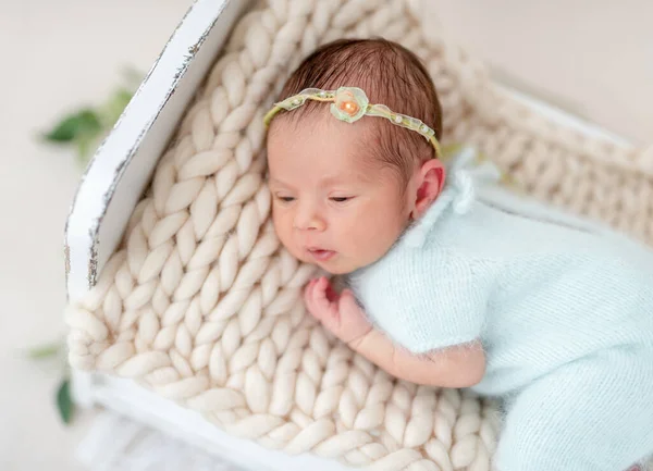 Newborn lying awake — Stockfoto