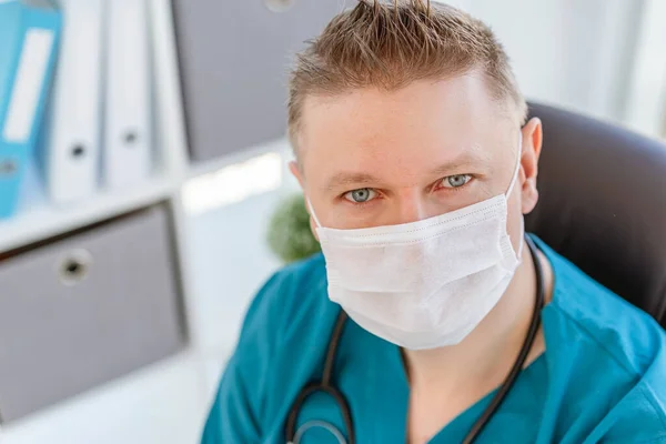 Dokter in beschermend masker — Stockfoto