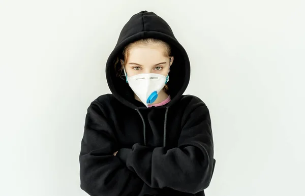 Κορίτσι με προστατευτική μάσκα προσώπου — Φωτογραφία Αρχείου