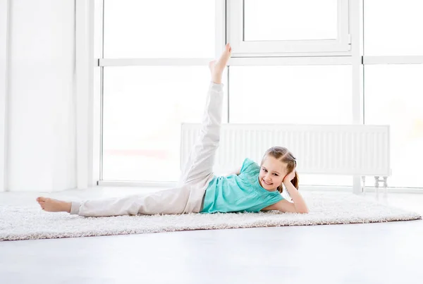 Little girl doing workout — Stock Photo, Image