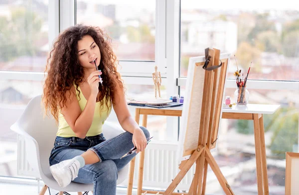 Girl painter making new picture — Stock Photo, Image