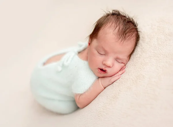 Masum yeni doğan melek — Stok fotoğraf