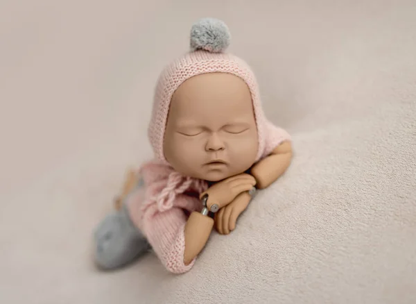 Figurína novorozence pro focení pózování — Stock fotografie