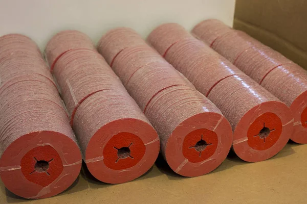 Batch of ceramic fibre discs on palet — Stock Photo, Image