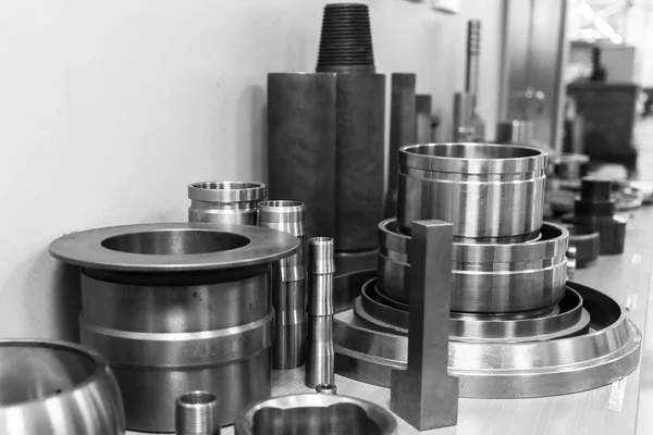 Endüstriyel Torna aletleri ve parçaları dönüm yüksek hassasiyetli cnc. yüksek hassasiyetli kalıp ve kalıp bölümü talaşlı imalat Otomotiv. CNC prosessed bölümleri tablo. Siyah ve beyaz