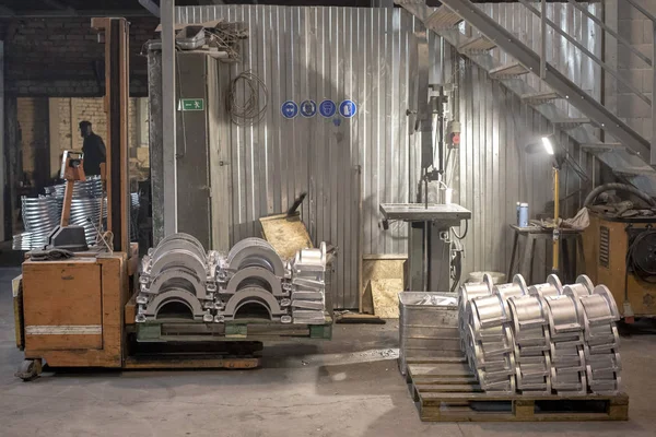 Industrieller Hintergrund aus einem Teil der Ventile für die Strom-, Öl- oder Gasindustrie Stockfoto