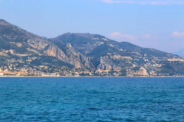 Bela vista mar de Menton na Riviera Francesa, fronteira com o Pe. — Fotografia de Stock