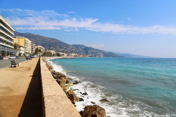 Hermosa vista al mar y terraplén de Menton, Francia —  Fotos de Stock