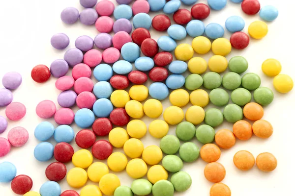Яскраві барвисті цукерки — стокове фото