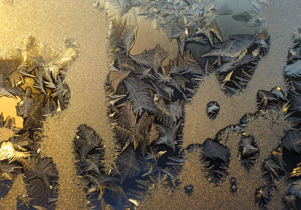 Krásné přírodní ledu vzor na sklo — Stock fotografie