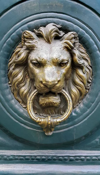 Doorknocker with head of Lion — Stock Photo, Image