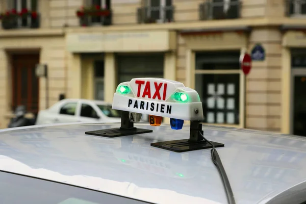 Zeichen des Taxis in Paris — Stockfoto