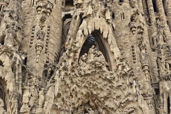 Detalj av Födelsekyrkan fasaden av kyrkan Sagrada Familia i Barcelona — Stockfoto