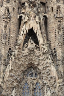 Barcelona'da Sagrada Familia Kilisesi İsa'nın Doğuşu cephe detay