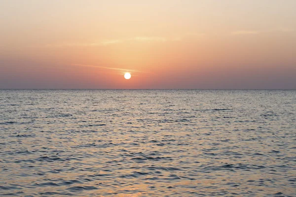 Denizde güzel gündoğumu — Stok fotoğraf