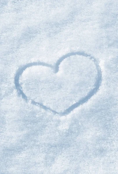 The shape of heart painted on the snow — Stock Photo, Image