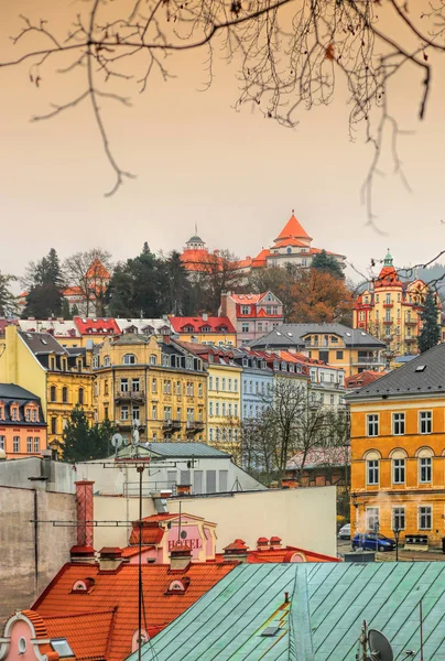 Karlovy Vary Cityscape geç Sonbahar zaman, Çek Republi — Stok fotoğraf