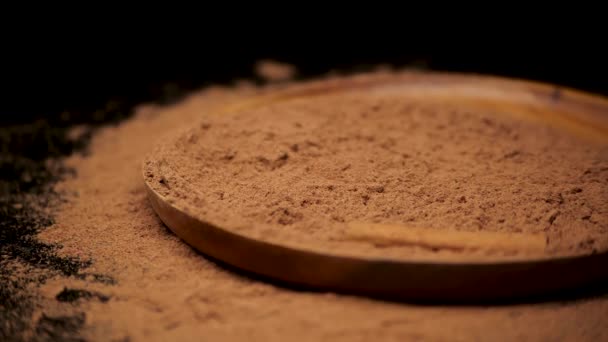 盘子里的肉桂棒和粉 — 图库视频影像