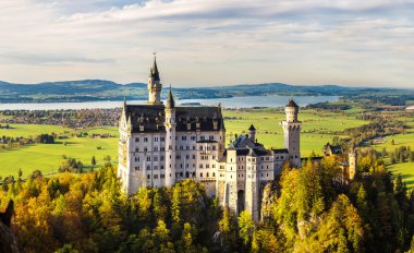 Pitoresk Neuschwanstein Şatosu