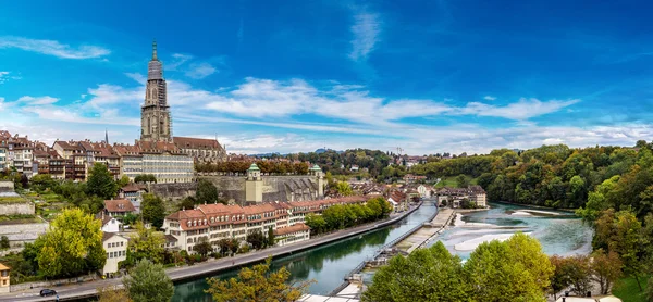 Bern és a Berner Munster-székesegyház — Stock Fotó