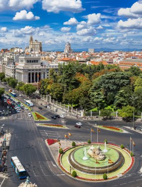 Madrid'da Plaza de Cibeles Çeşmede Cibeles