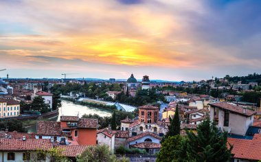 Gün batımında Verona, İtalya