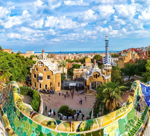 여름 날, 스페인에서 공원 Guell — 스톡 사진