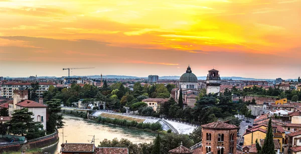 Verona, a naplemente, Olaszország — Stock Fotó