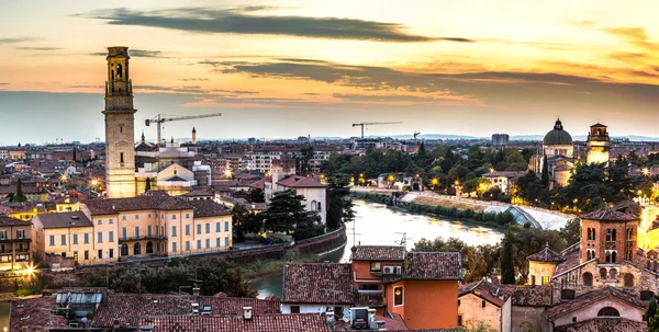 Gün batımında Verona, İtalya