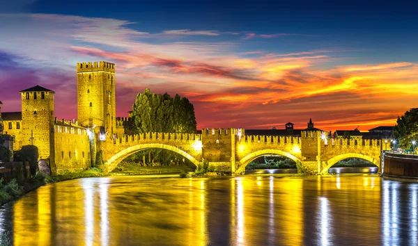 Замок Веккио в Вероне, Италия — стоковое фото