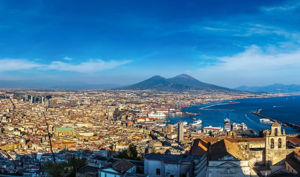 Napoli und Vesuv in Italien — Stockfoto