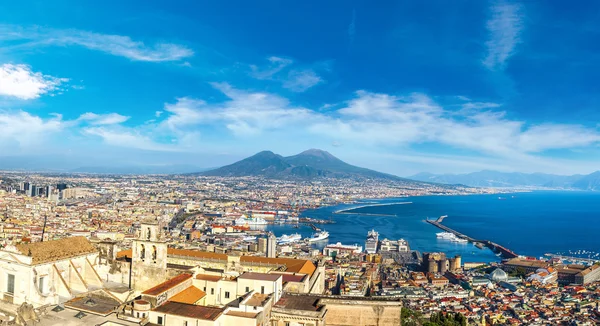 Napoli e Monte Vesúvio na Itália — Fotografia de Stock