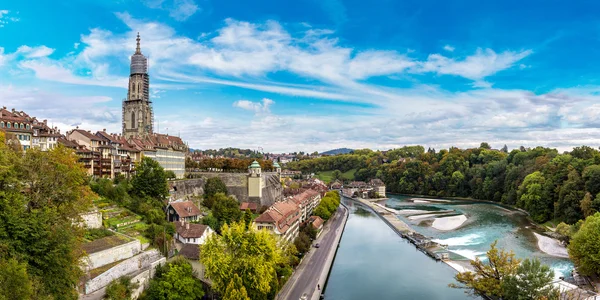 Bern és a Berner Munster-székesegyház — Stock Fotó