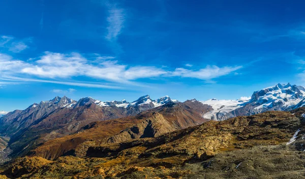 スイスのアルプスの山の風景 — ストック写真