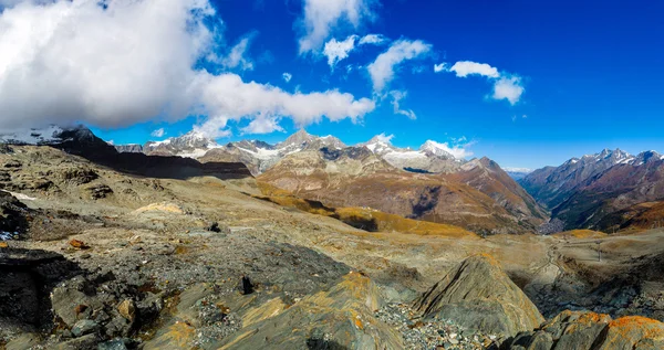 Horská krajina Alp ve Švýcarsku — Stock fotografie