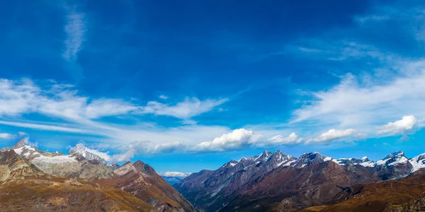 Horská krajina Alp ve Švýcarsku — Stock fotografie