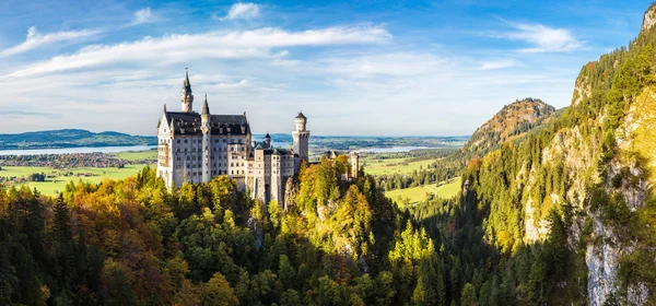 Castelo pitoresco de Neuschwanstein — Fotografia de Stock