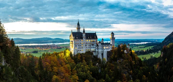 Neuschwanstein slott i Tyskland — Stockfoto