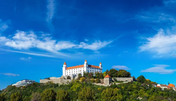 Castelo medieval em Bratislava, Eslováquia — Fotografia de Stock