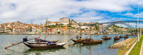 Porto ve eski geleneksel tekneler — Stok fotoğraf