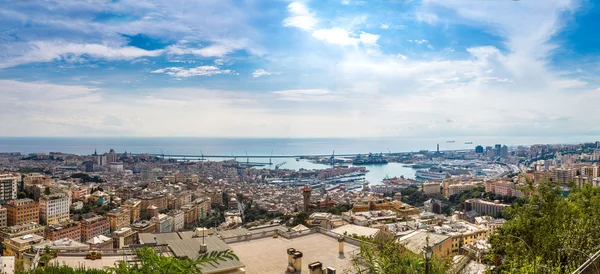 Hafen von Genua in Italien — Stockfoto