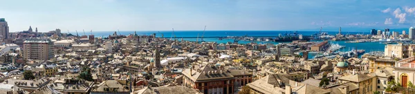 Hamnen i Genua i Italien — Stockfoto