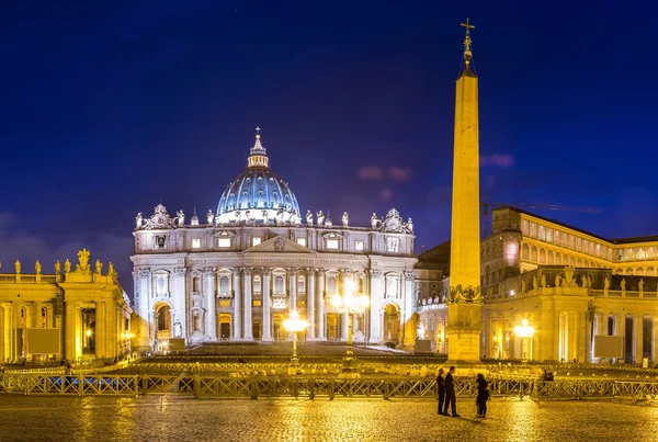 A Vatikáni Szent Péter-bazilika — Stock Fotó