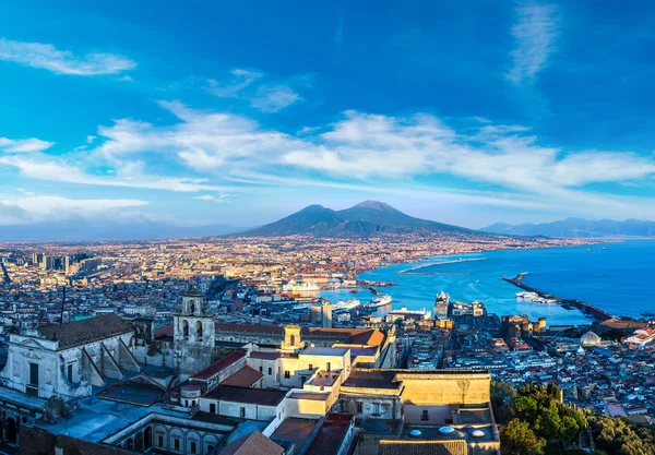 Napoli und Vesuv in Italien — Stockfoto