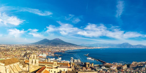 Napoli und Vesuv in Italien — Stockfoto