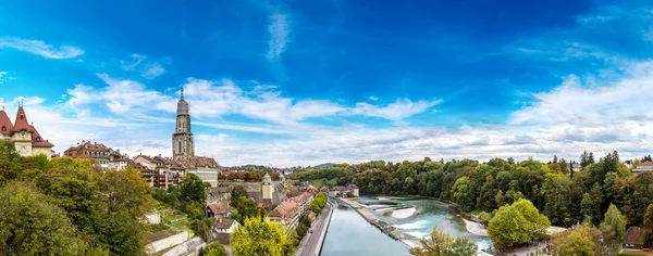 Берн і Berner Munster собор — стокове фото