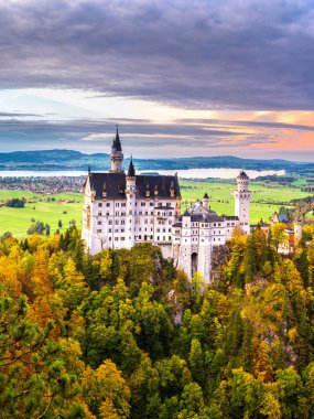 Pitoresk Neuschwanstein Şatosu